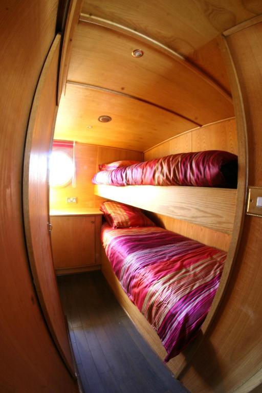ホテルPeniche Poompui エーグ・モルト 部屋 写真