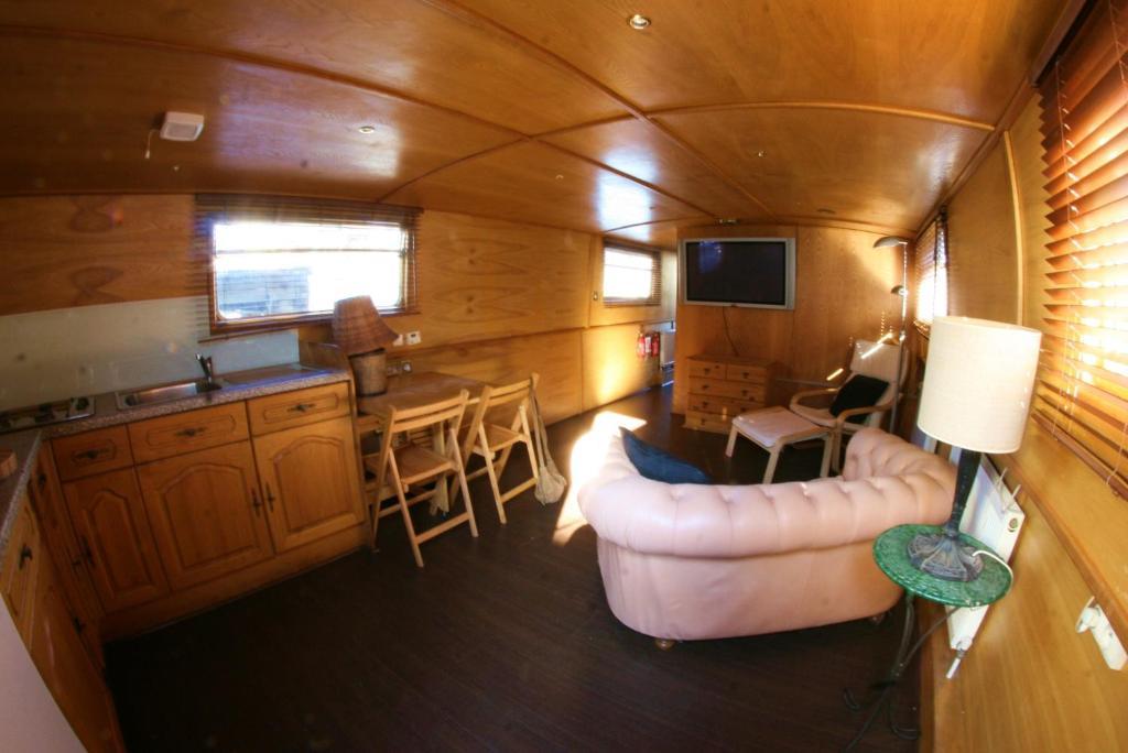ホテルPeniche Poompui エーグ・モルト 部屋 写真